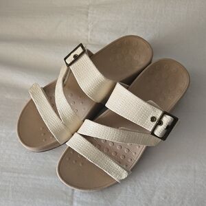 Vionic Cream Sandals with Buckle Straps